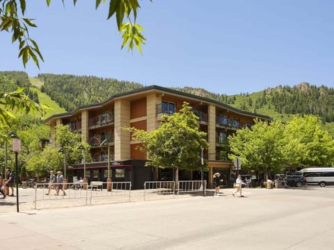 Summer Exterior - Quick Walk to Gondola