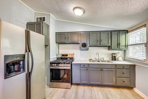 Kitchen | Cooking Basics | Pod Coffee Maker | Blender | Microwave | Toaster