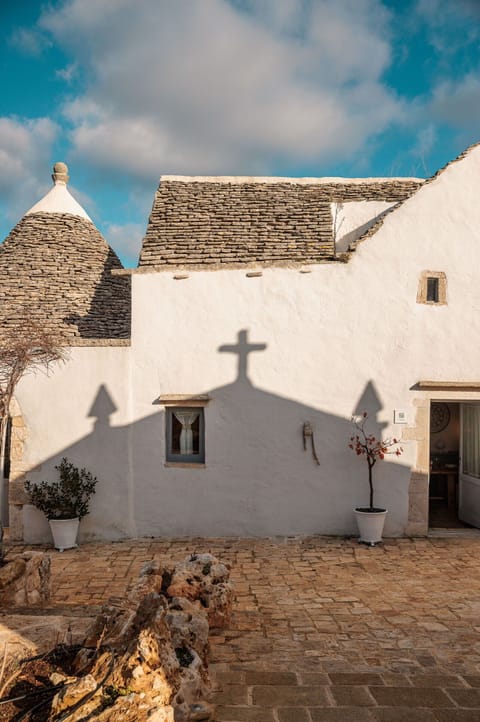 Activities, Balcony / Terrace / Patio, Building Exterior, Garden, Main Entrance, Pool, Spring, Wellness