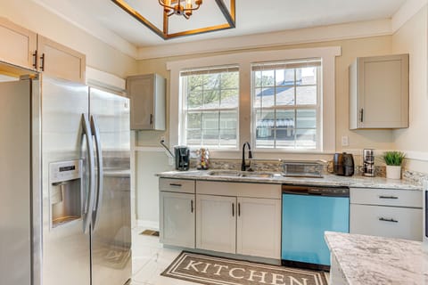 Kitchen | Air Fryer | Crockpot | 1st Floor