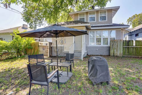 Backyard | Charcoal Grill (Charcoal Provided)