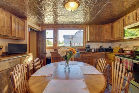 Dining Area | 1st Floor | 2 Seasonal Window A/C Units | Board Games | Books