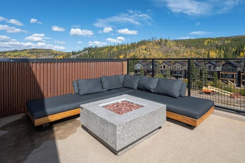 Rooftop Fire Pit and Lounge Area