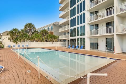 SeaSpray Community | Outdoor Pool