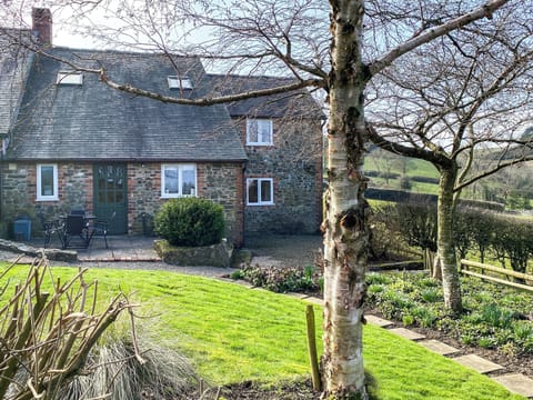 Garden | Heron Cottage - Shropshire Retreats, Bishops Castle