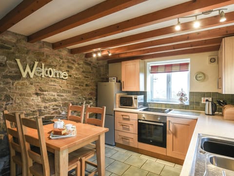 Kitchen | Heron Cottage - Shropshire Retreats, Bishops Castle