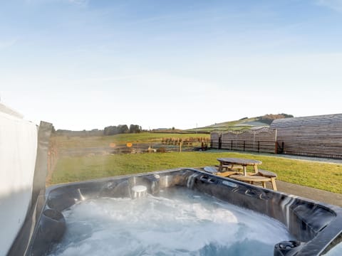 Hot tub | Daisy - Llawrllan, St Harmon, near Rhayader