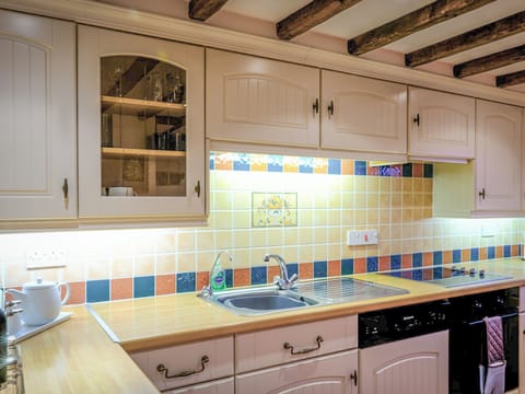 Kitchen | Pygreave Cottage, Combs, near Chapel-en-le-Frith