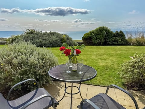 Sitting-out-area | No.4 The Links Apartments, Brora