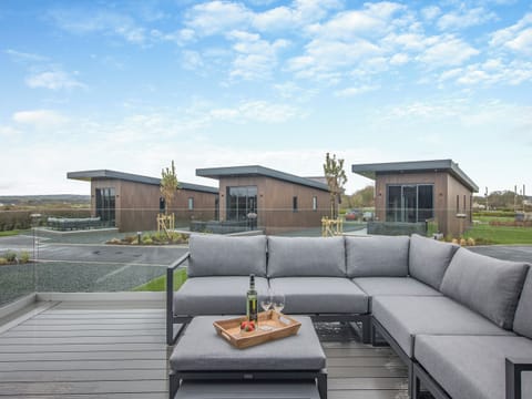 Sitting-out-area | Lodge Three - Ty Llwyd, Llangefni