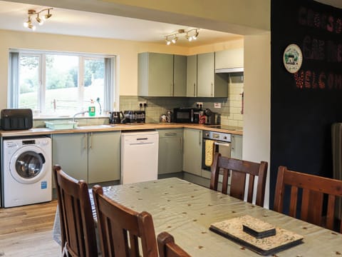Kitchen | Carols Cottage, Llanrug, near Caernarfon