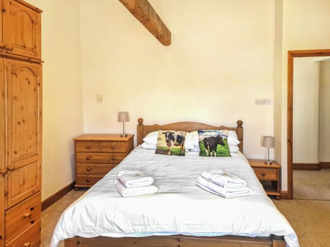 Double bedroom | Applebarn Holidays - The Dairy - Applebarn Holidays, West Pennard, near Glastonbury