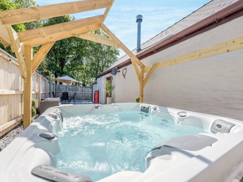 Hot tub | Hunters Lodge - Mellaston Cottages, Hundleton, near Pembroke