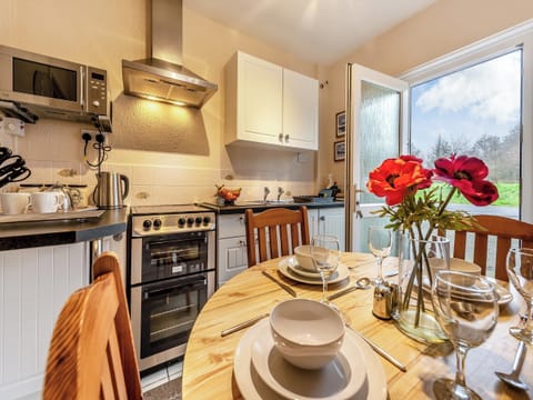 Kitchen/diner | Snowdrop, Oakford, near Llanarth
