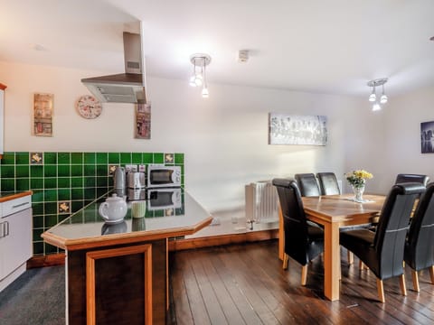 Open plan living space | The Drovers Rest - The Old Drapery Apartments, Haltwhistle