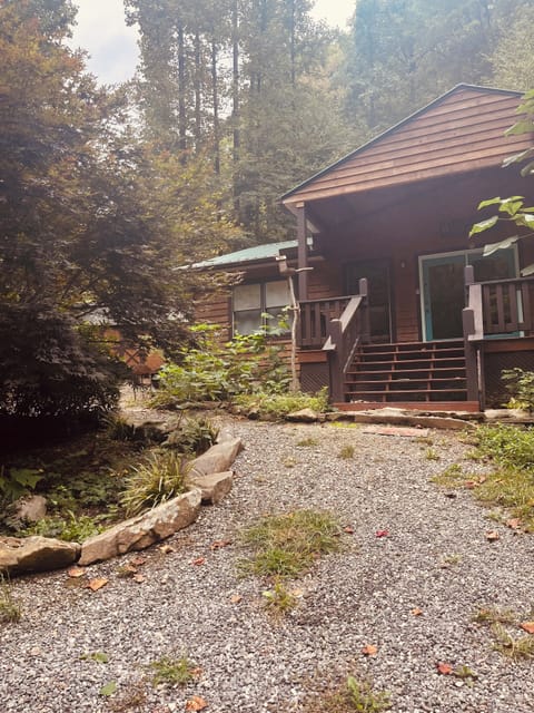 Another front view showing you can drive up past the house to the left