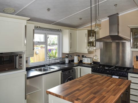 Kitchen | Sandy Shores Lodge, Towyn