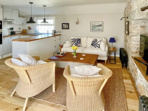 Open plan living space | The Basket Loft, Newlyn