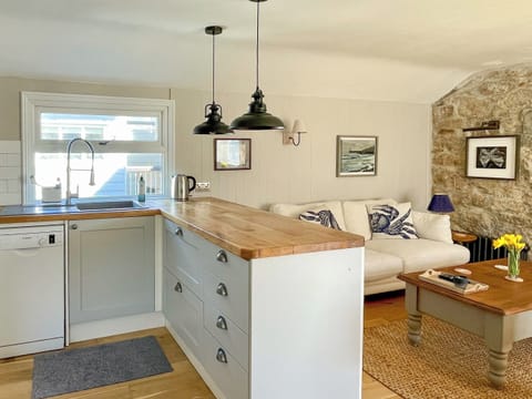 Kitchen area | The Basket Loft, Newlyn