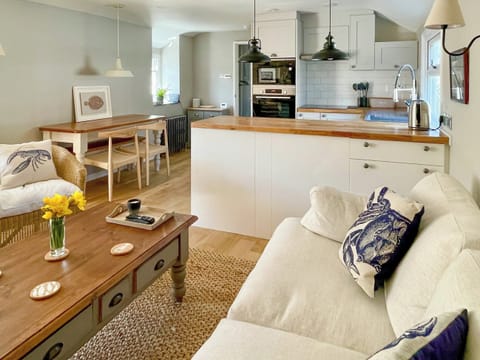 Open plan living space | The Basket Loft, Newlyn