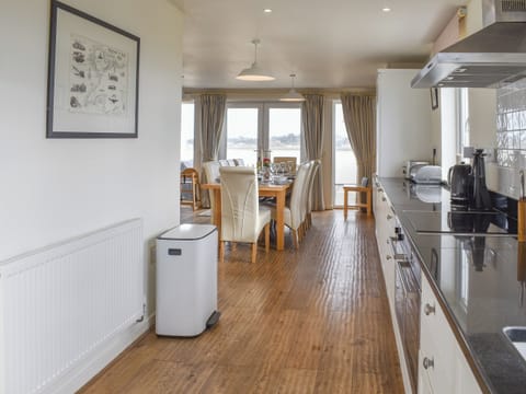 Kitchen | Craig Llydan, Rhosneigr