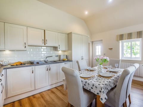Kitchen/diner | Bryn Awelon Y Bwthyn - Moelfre Cottages, Moelfre, near Benllech