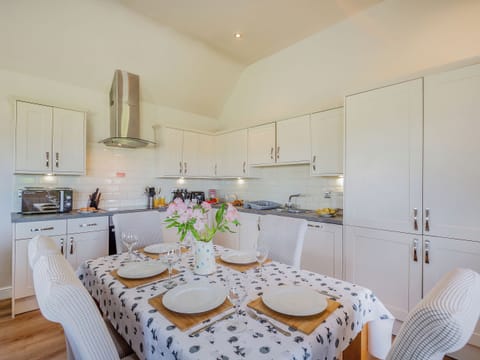 Kitchen/diner | Bryn Awelon Y Bwthyn - Moelfre Cottages, Moelfre, near Benllech