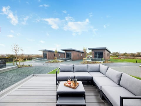 Sitting-out-area | Lodge Two - Ty Llwyd, Llangefni