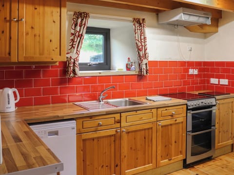 Kitchen | Stablgoch - Rhiw Goch Cottages, Penrhyndeudraeth, near Porthmadog