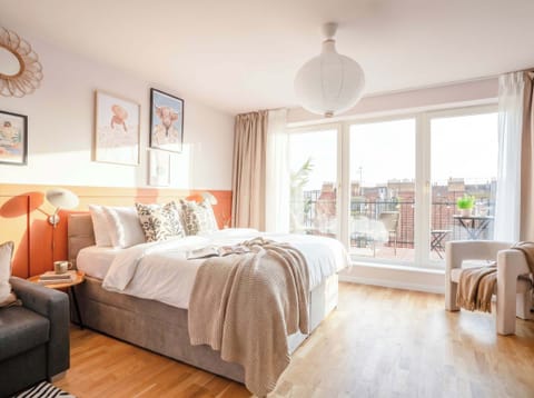 The main room with queen size bed, convertible sofa bed, access to the terrace and kitchen