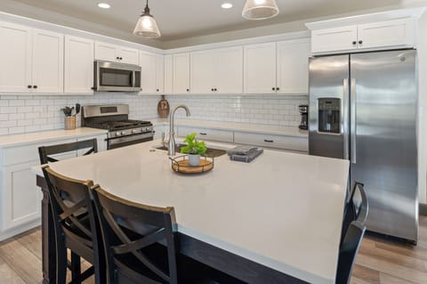 Kitchen island with additional seating for 4