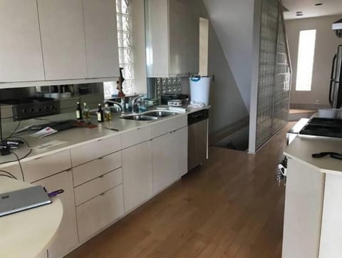 Full kitchen - stairs to lower level