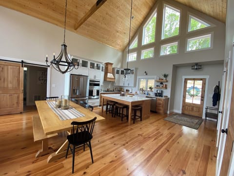 Seating for 10 at the table, and 4 more at the island.