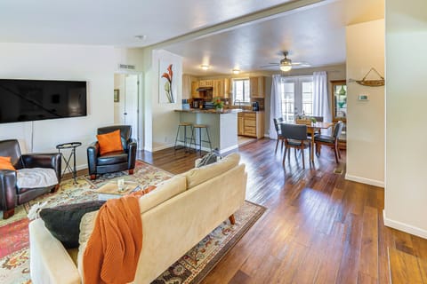 Living Room | Free WiFi | Central Heating | Smart TV