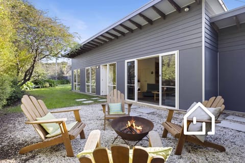 Firepit with cape cod-style outdoor seating