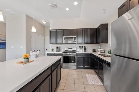 Gourmet Kitchen: Whip up delicious meals in this stylish kitchen equipped with modern appliances!