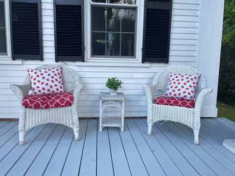 Breezy front porch 