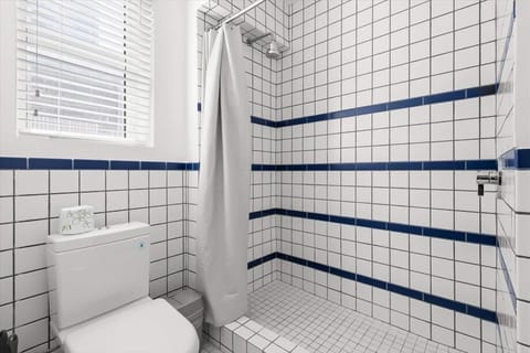 Miami Miami Beach Junior Queen Studio Bathroom