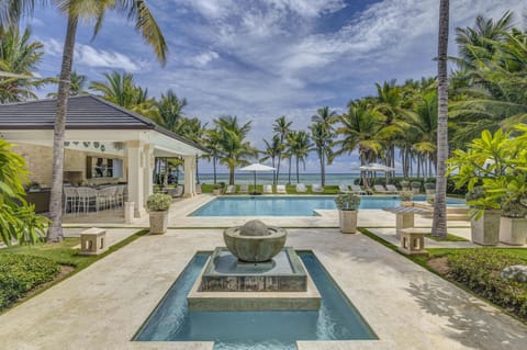 Serena 4 - Beachfront Timeless Elegance (5141)