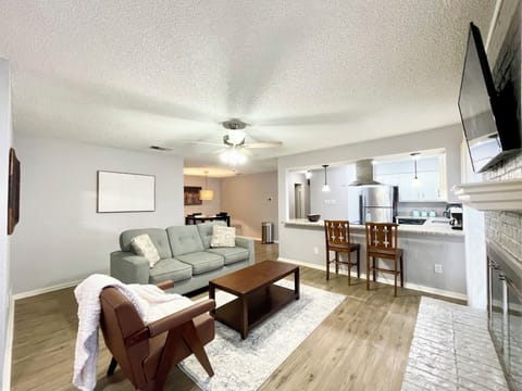 Livingroom/bar/kitchen