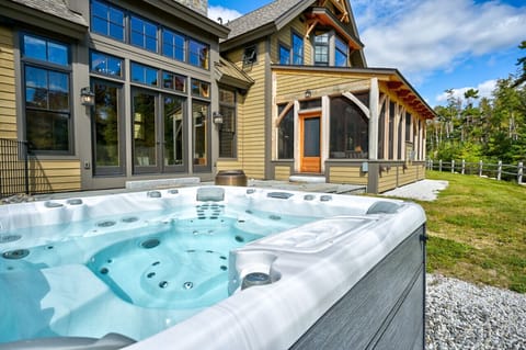 Relax and unwind in our luxurious hot tub, surrounded by stunning mountain views. The perfect spot to soak under the stars or soothe your muscles after a day of adventure.