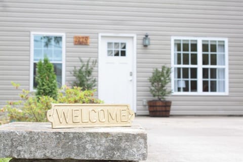 Step into your Nashville getaway with style and Southern charm!