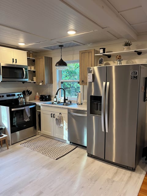 Microwave, stove and oven, dishes, toaster