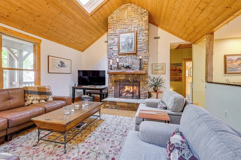 Sapphire Vacation Rental | 4BR | 3BA | 2 Steps Required | 2,700 Sq Ft
