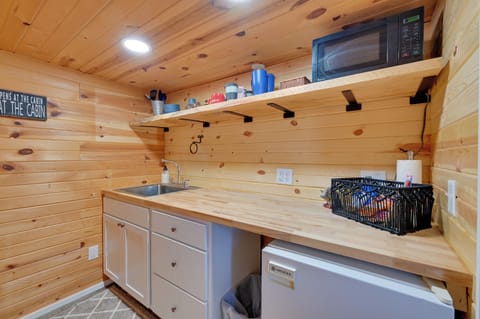 Kitchenette | Hot Plate | Mini Fridge | Microwave | Drip Coffee Pot