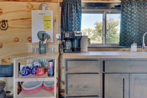 Kitchenette | Main Level | Hot Plate | Toaster | Crockpot