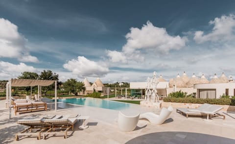 Activities, Amenities, Building Exterior, Main Entrance, Spring, Summer, Wellness