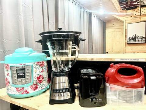 Instapot, slow cooker, toaster, mixer & blender help create quick meals.