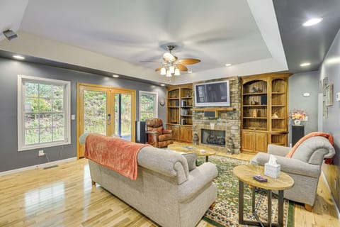 Breaks Vacation Rental | 3BR | 2BA | 2,821 Sq Ft | Stairs Required