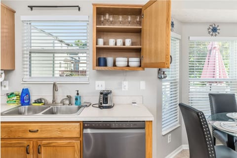 Toaster - Dishes - Dishwasher